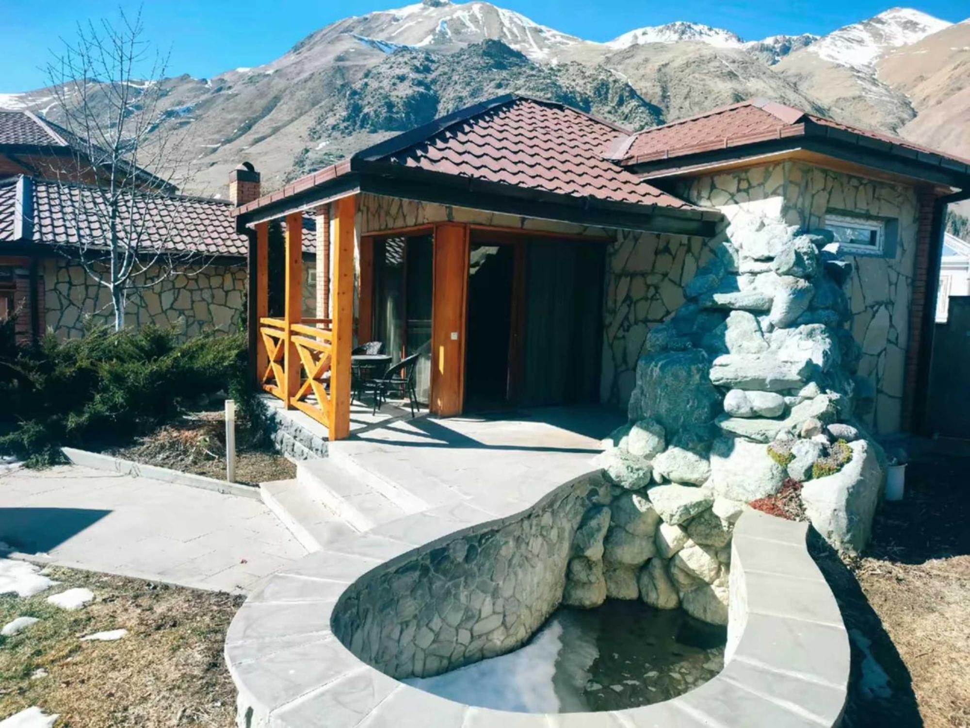 Vardisubani Villa คัซเบกี ภายนอก รูปภาพ
