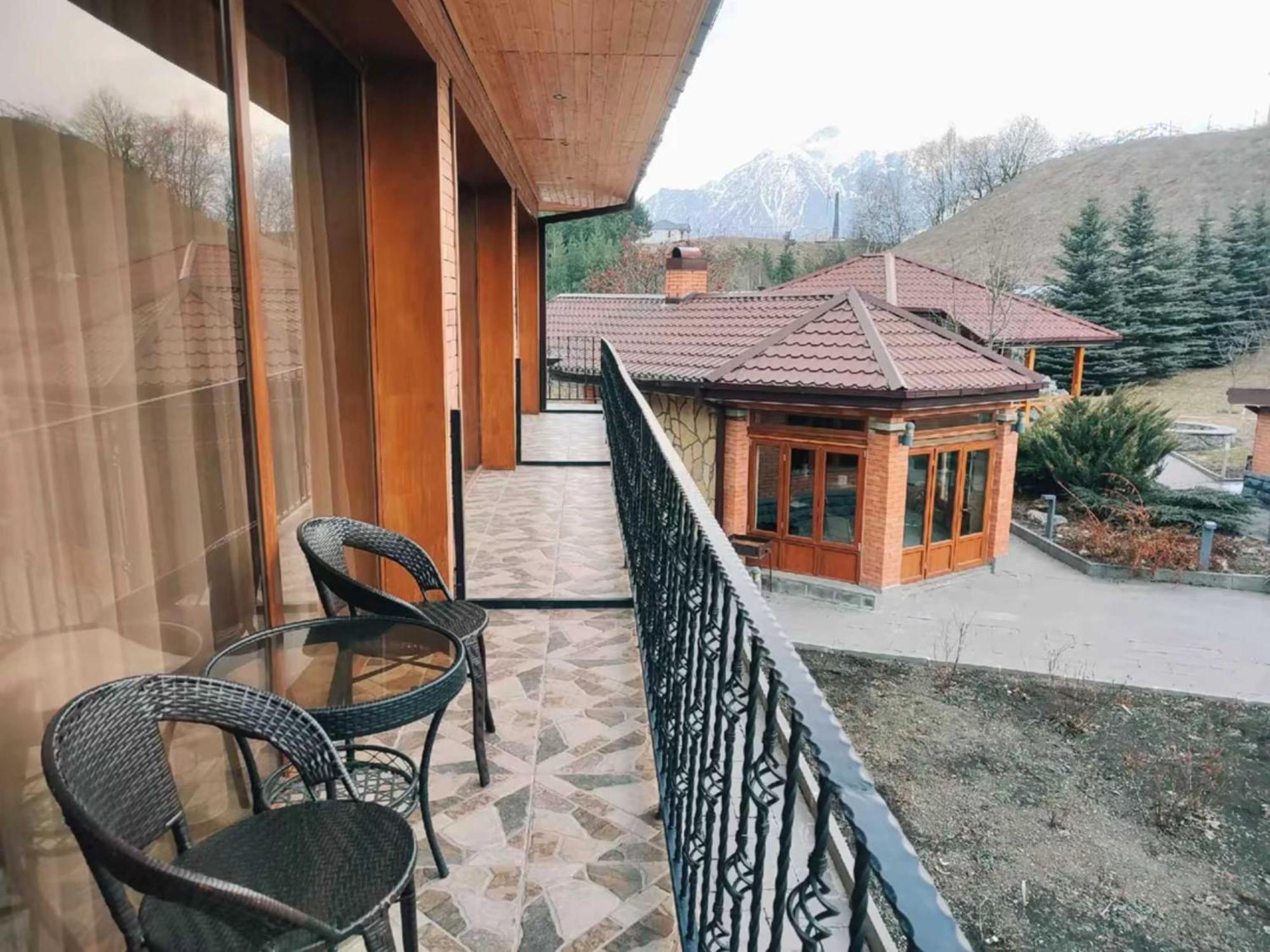 Vardisubani Villa คัซเบกี ภายนอก รูปภาพ